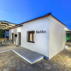 νautilus Luxury Holiday home